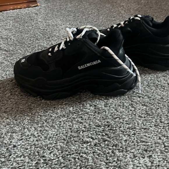 Like new black balenciaga  sneakers size 38 which is a size 7 - Picture 4 of 9
